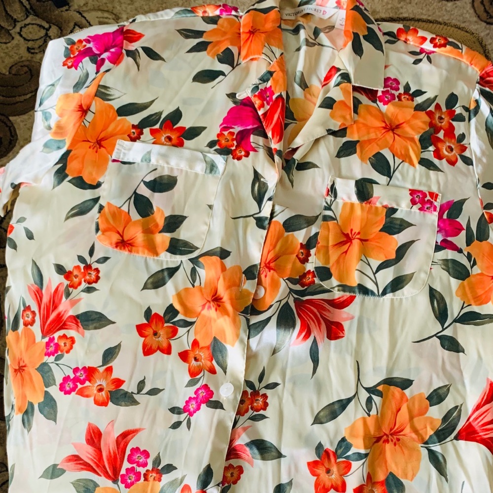 ****SOLD***   Women’s Nightshirt